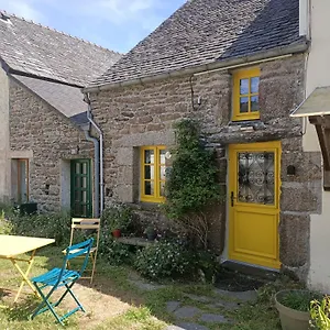 La Maison De Poupee Cosy Monts D'arree Bretagne Hébergement de vacances Berrien